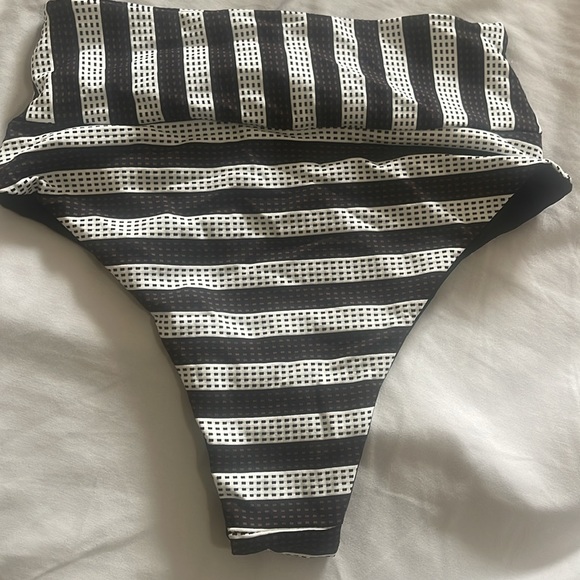 Poema black and white swimsuit - Picture 4 of 4